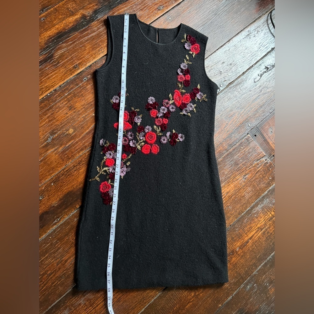 Black fleece sheath dress flower embroidery sleeveless women’s size medium - Picture 5 of 7
